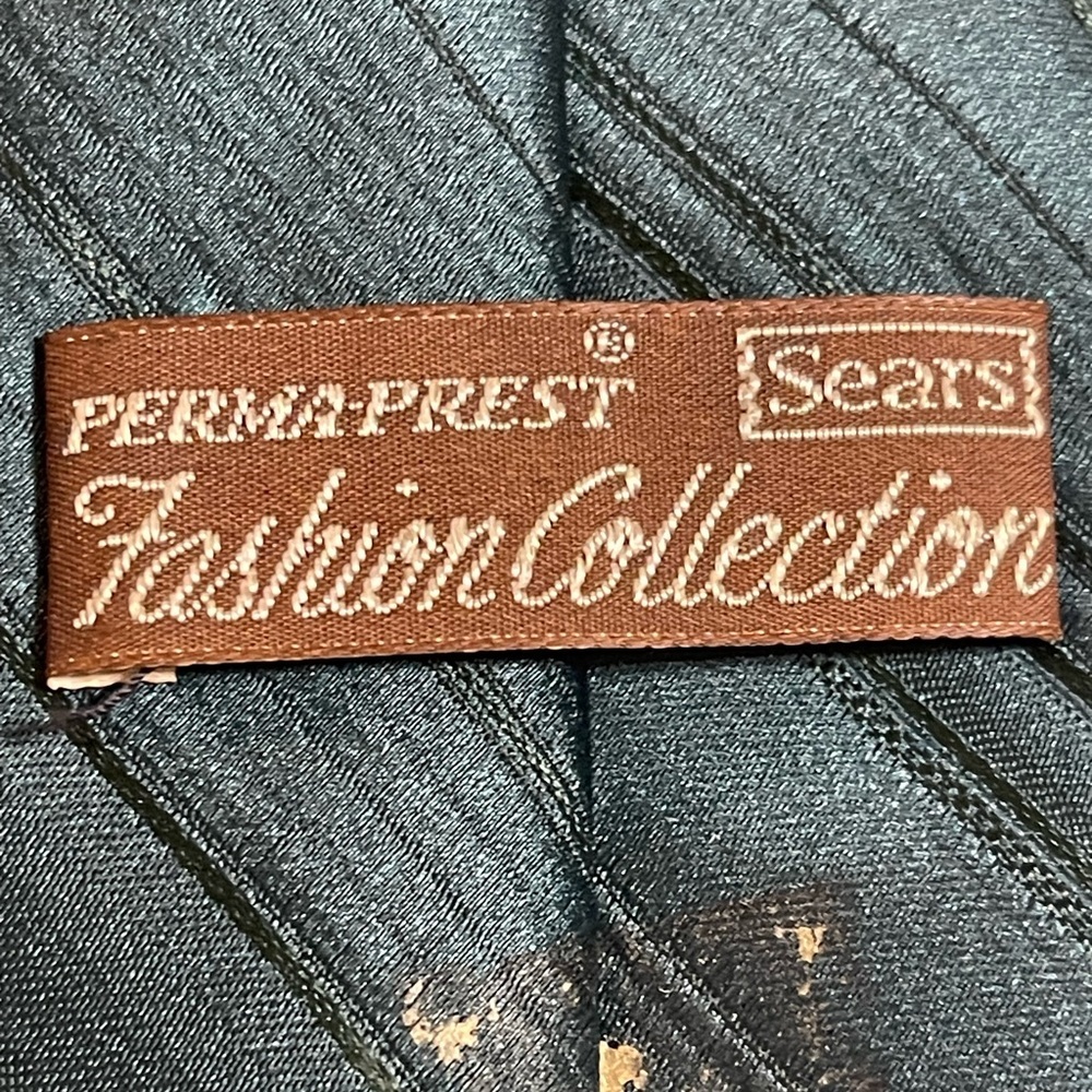 THREE VINTAGE TIES INCLUDING SATURDAY EVENING POST - Picture 14 of 15